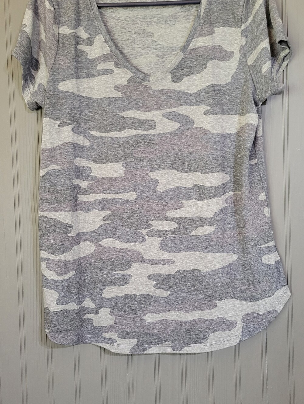 Lucky Brand Short Sleeve T-Shirt V-Neck Camouflage Print Gray Women's Large - Picture 4 of 7